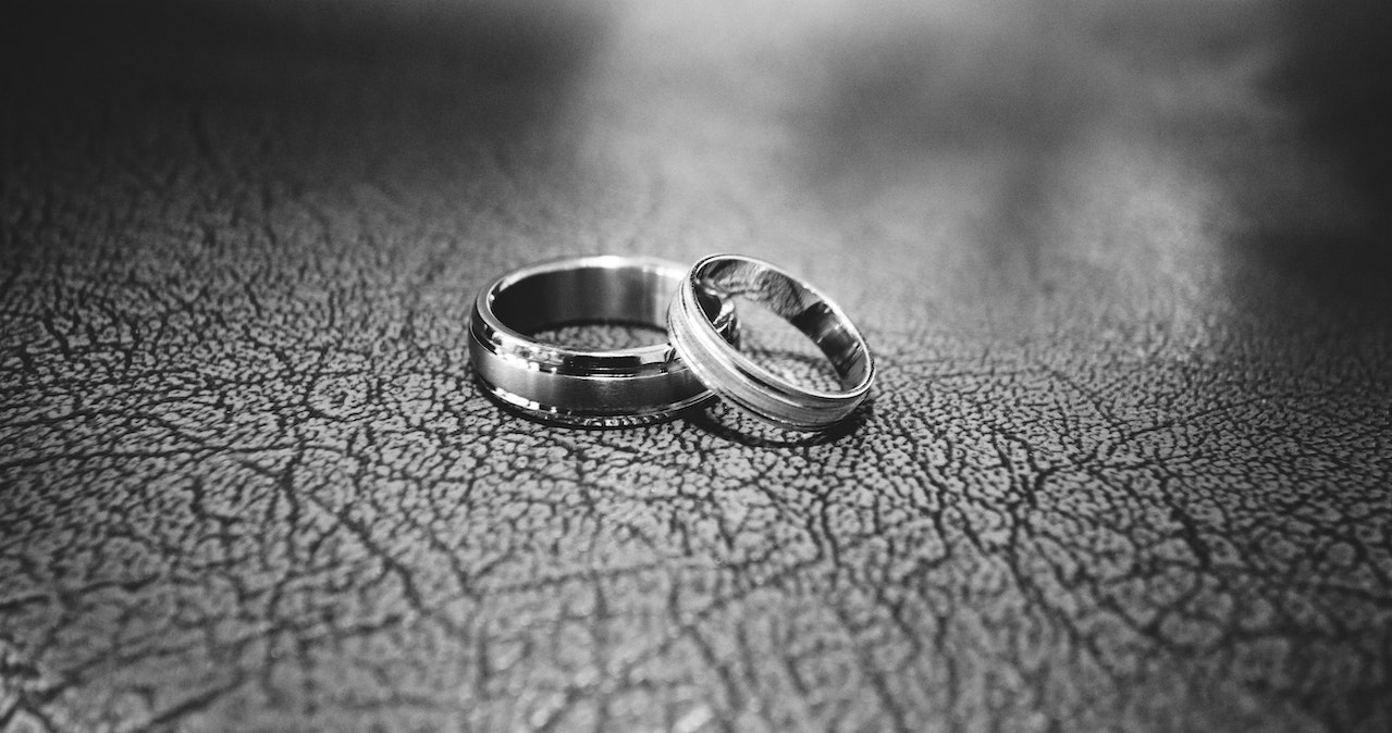 Obrączki ślubne: Symbol miłości i wieczności