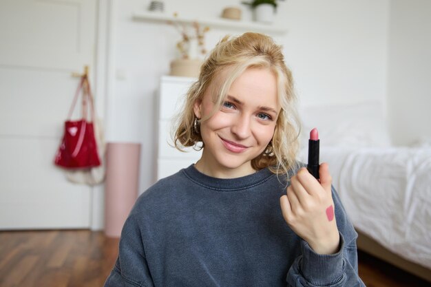 Jakie korzyści dla skóry przynosi stosowanie pomadek nawilżających?