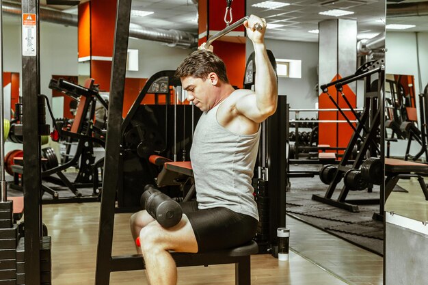 Jak skutecznie rozpocząć przygodę z ćwiczeniami na siłowni?